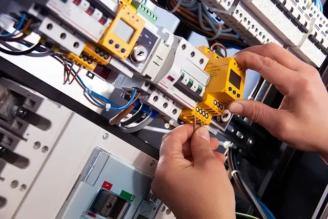 Instalatii Electrice / Mecanice fotografia de serviciu